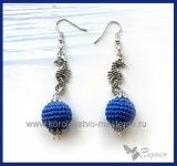 Серьги с бусиной, обвязанной пряжей